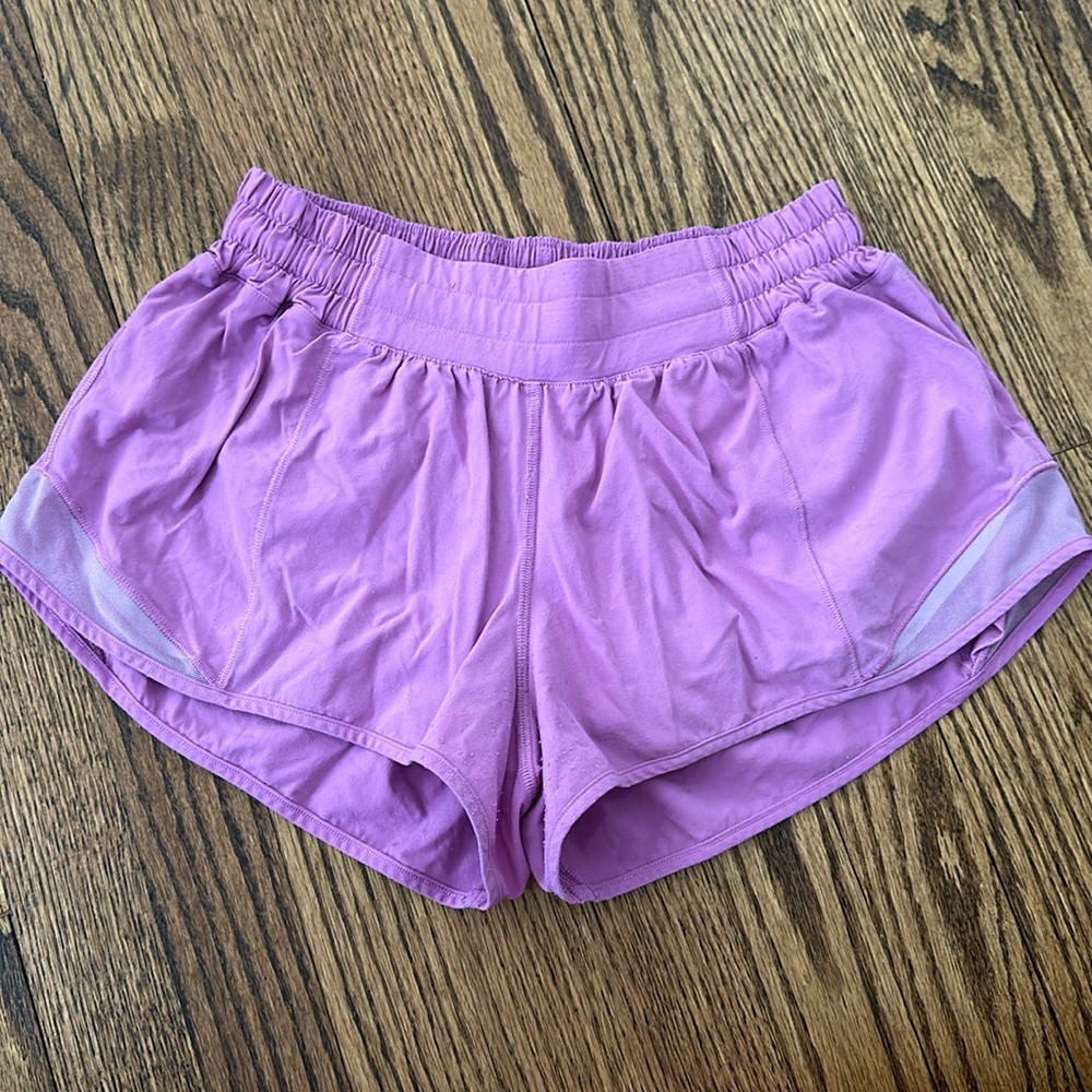 Lululemon hotty hot short 2.5 inch size 6